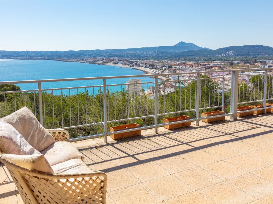 Exclusive property for sale in Cuesta San Antonio, boasting stunning sea views