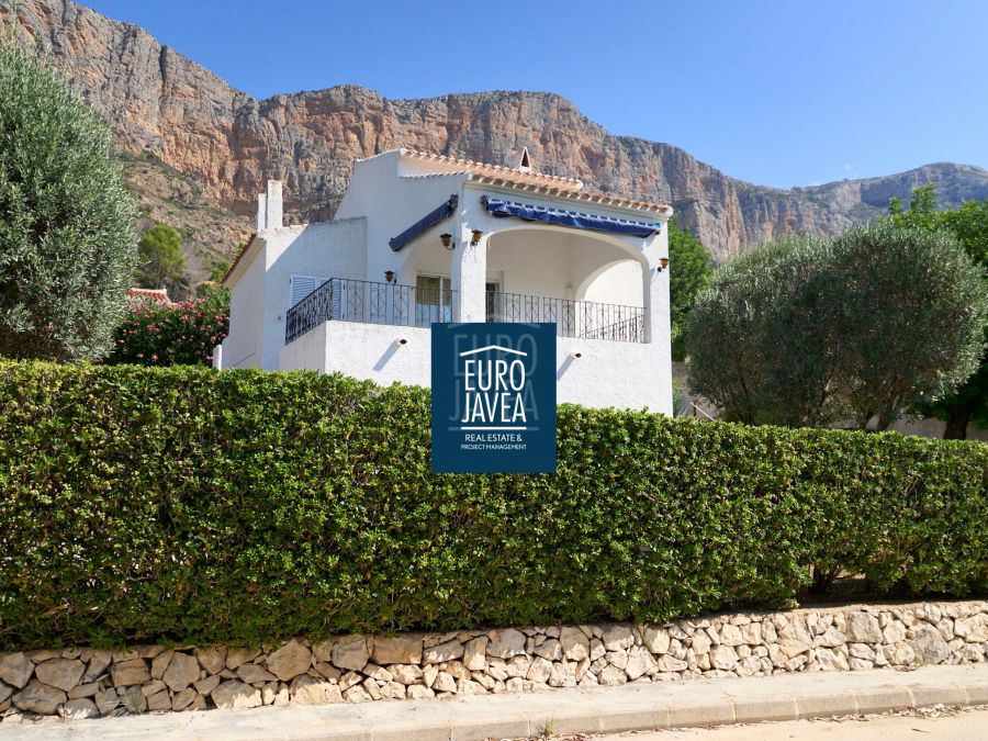 Villa Jimena - Charme villa om te renoveren in een rustige zone van de Montgó