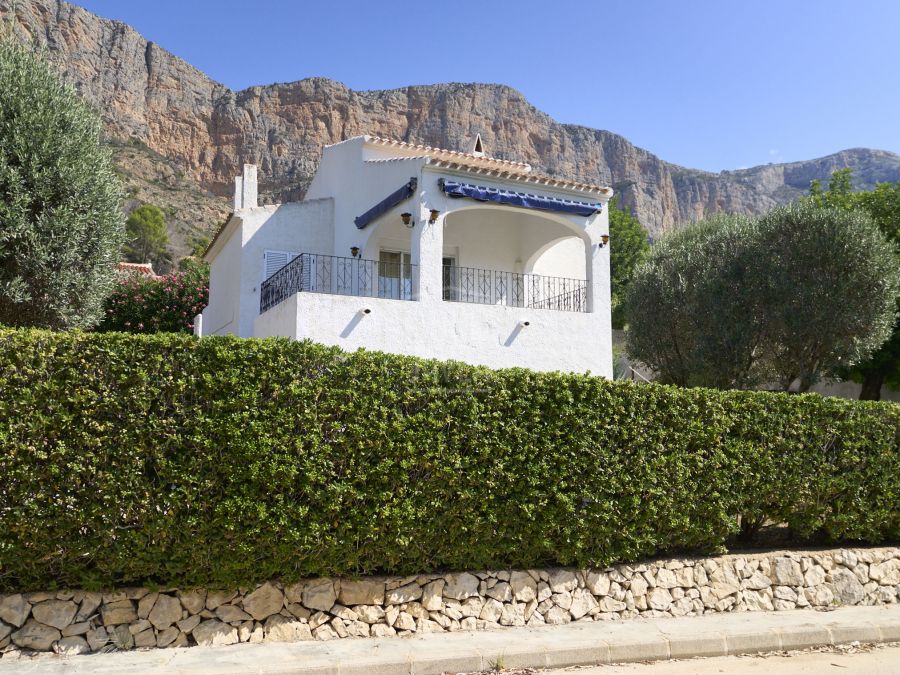 Villa Jimena - Charme villa om te renoveren in een rustige zone van de Montgó