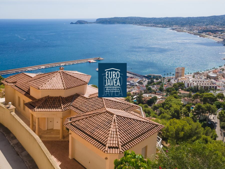 Villa Amara, una joya mediterránea en Cuesta San Antonio con unas vistas al mar incomparables