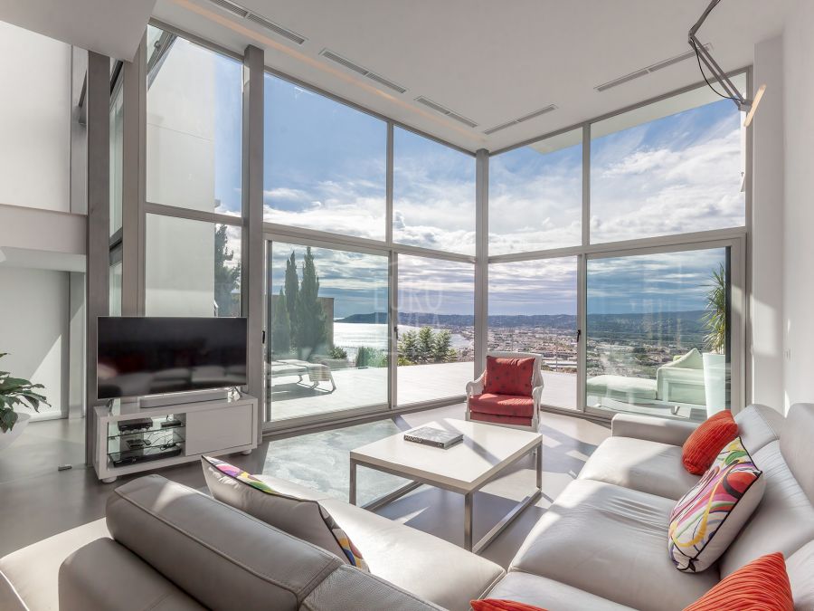 Villa a la venta en exclusiva en la zona de La Corona, con espectaculares vistas al mar