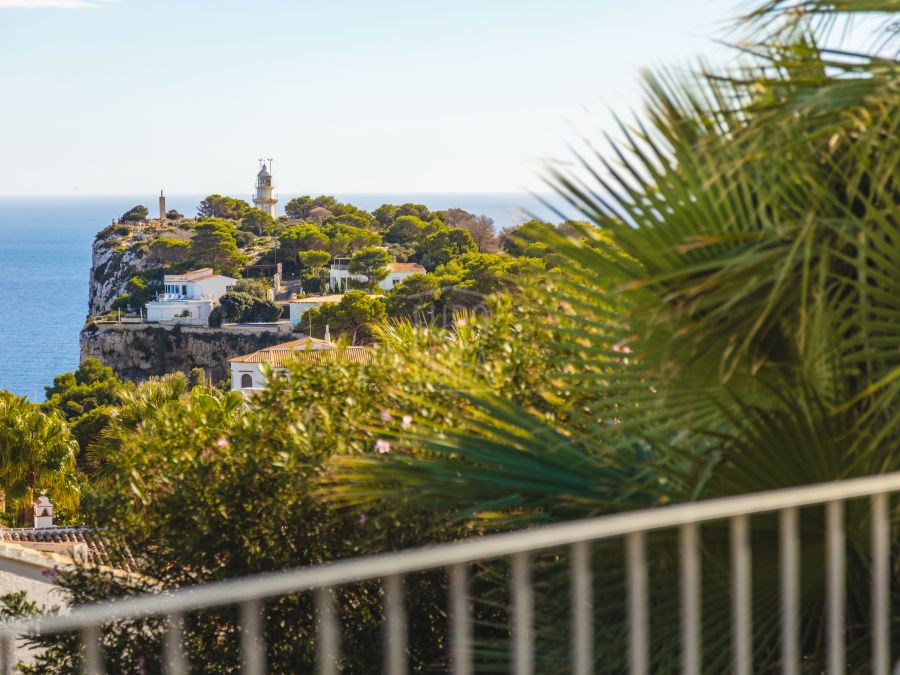 Exclusive Villa Lesca, a charming home in Balcón al Mar with spectacular sea views