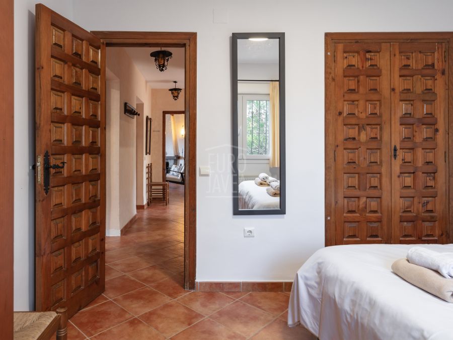 Exclusive Villa Lesca, a charming home in Balcón al Mar with spectacular sea views