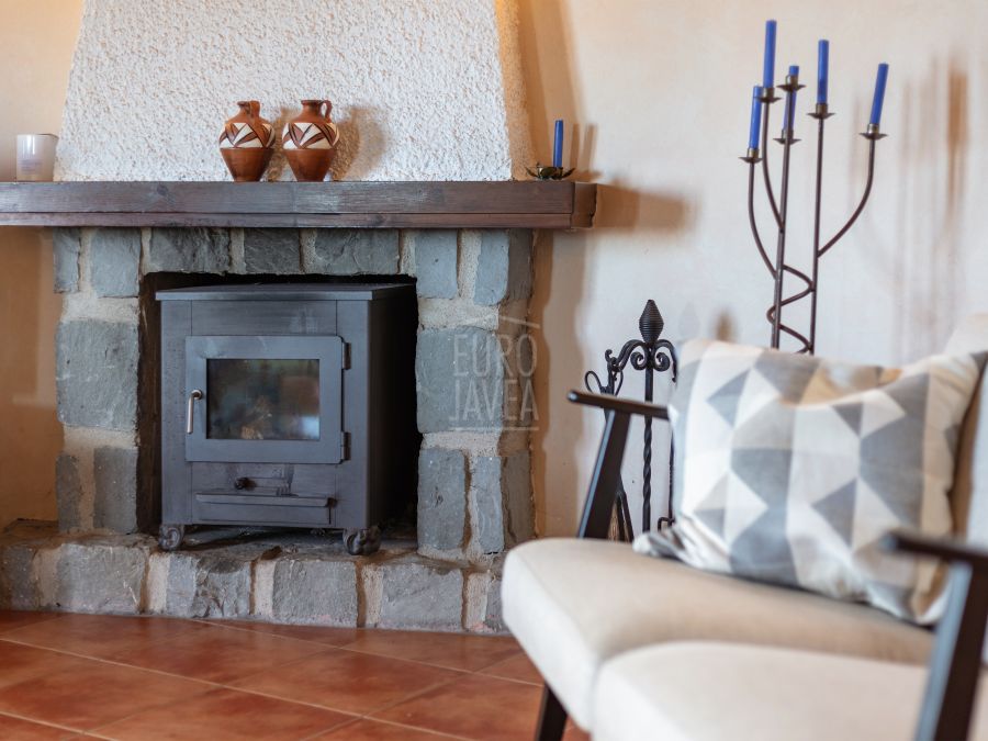 Exclusive Villa Lesca, a charming home in Balcón al Mar with spectacular sea views