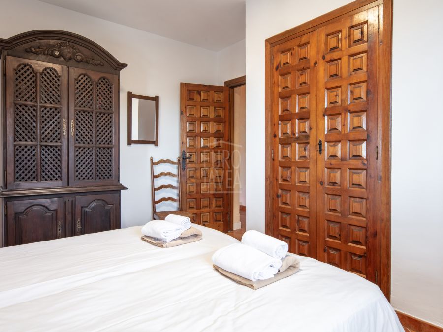 Exclusive Villa Lesca, a charming home in Balcón al Mar with spectacular sea views