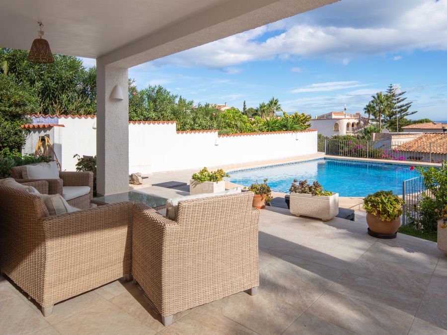 Exclusive Villa Lesca, a charming home in Balcón al Mar with spectacular sea views