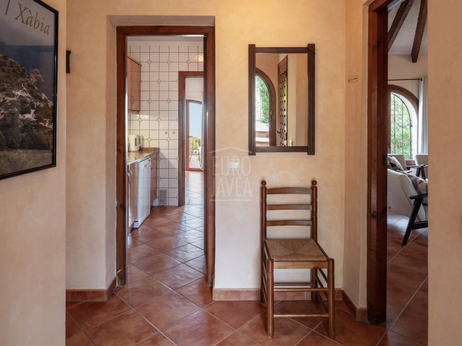 Exclusive Villa Lesca, a charming home in Balcón al Mar with spectacular sea views