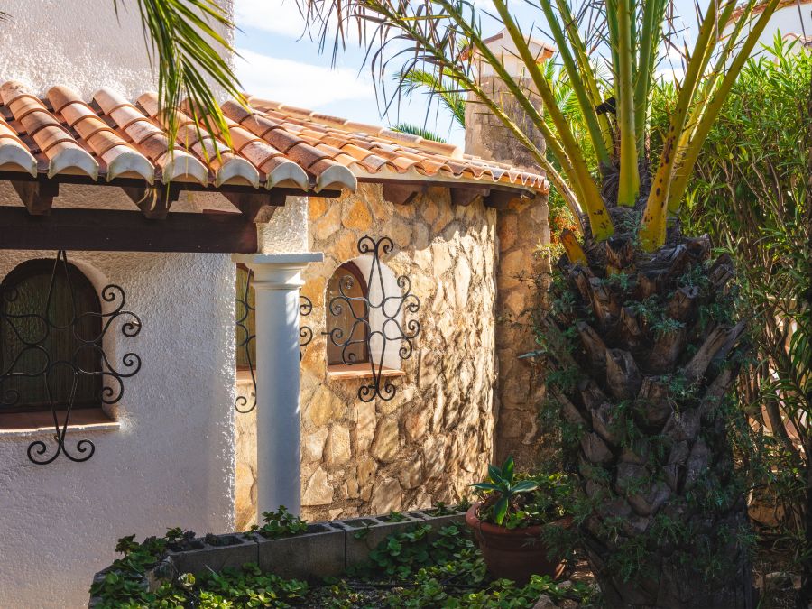 Exclusive Villa Lesca, a charming home in Balcón al Mar with spectacular sea views