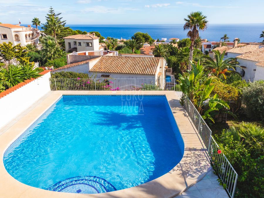 Exclusive Villa Lesca, a charming home in Balcón al Mar with spectacular sea views