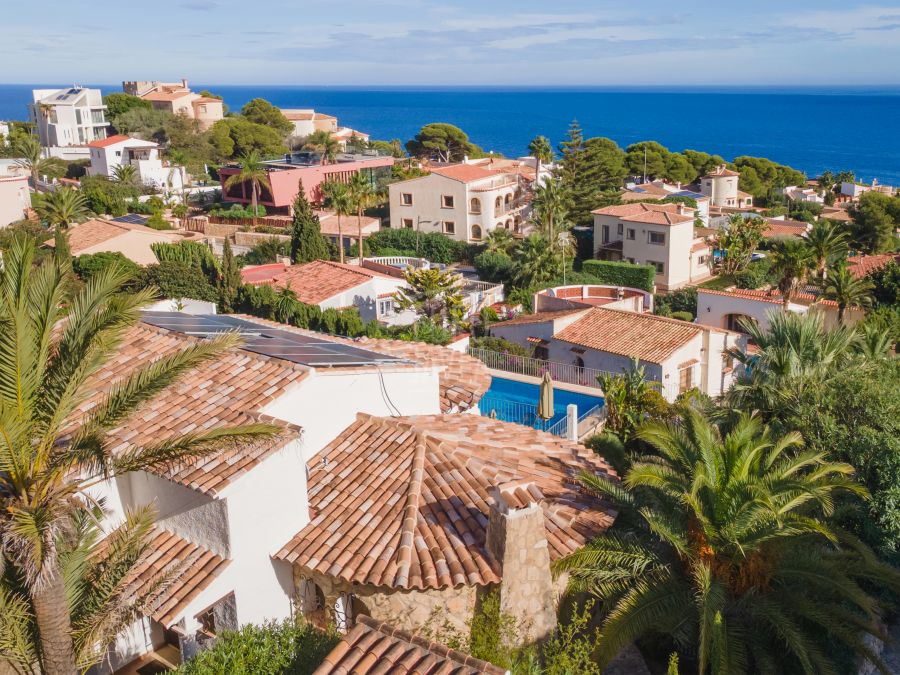 Exclusive Villa Lesca, a charming home in Balcón al Mar with spectacular sea views