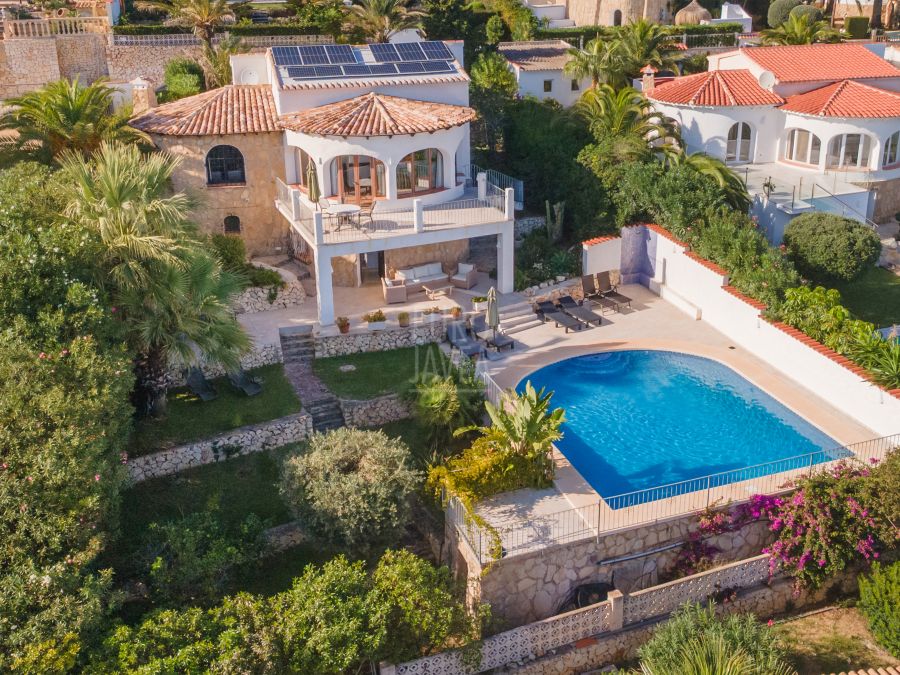 Exclusive Villa Lesca, a charming home in Balcón al Mar with spectacular sea views