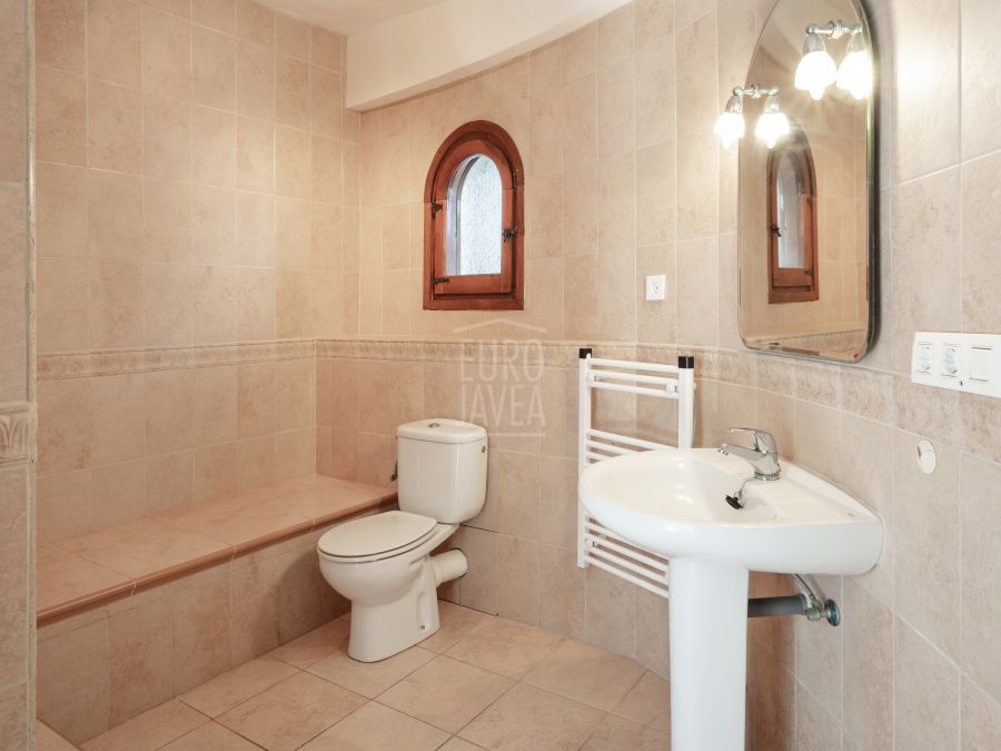 Exclusive Villa Lesca, a charming home in Balcón al Mar with spectacular sea views