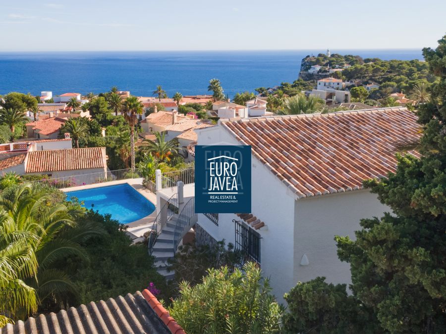 Exclusive Villa Lesca, a charming home in Balcón al Mar with spectacular sea views