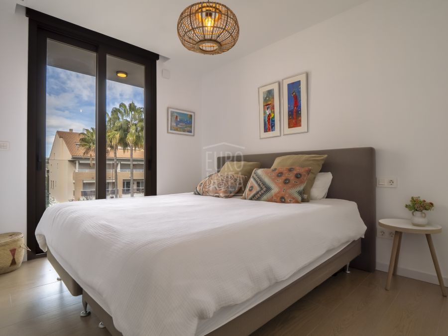 Moderno dúplex con dos terrazas soleadas y vistas panoramicas en la zona del Arenal.