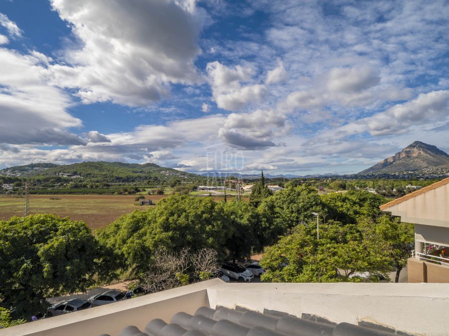 Moderno dúplex con dos terrazas soleadas y vistas panoramicas en la zona del Arenal.