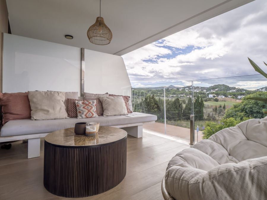 Moderno dúplex con dos terrazas soleadas y vistas panoramicas en la zona del Arenal.