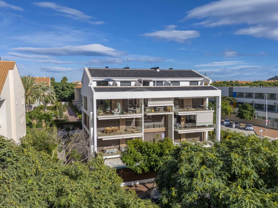 Moderno dúplex con dos terrazas soleadas y vistas panoramicas en la zona del Arenal.