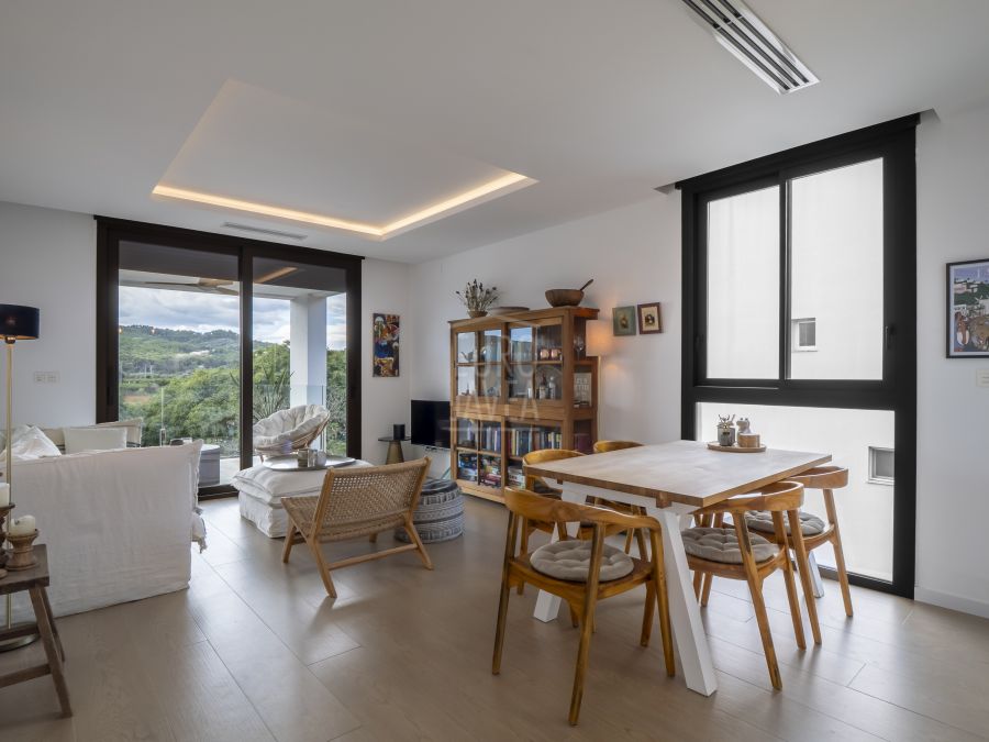 Moderno dúplex con dos terrazas soleadas y vistas panoramicas en la zona del Arenal.