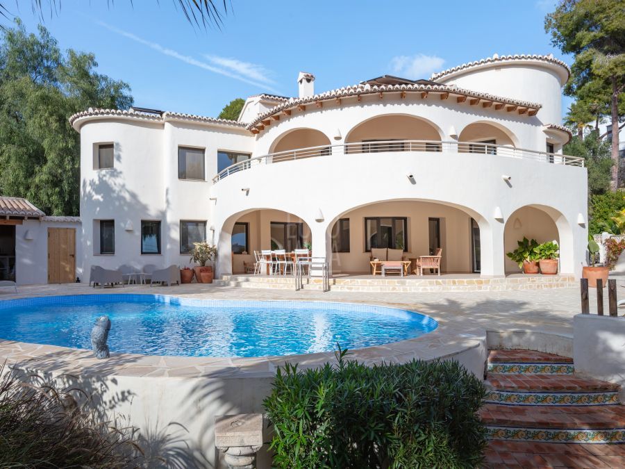 Villa Serena, elegant mediterraan toevluchtsoord met uitzicht op zee