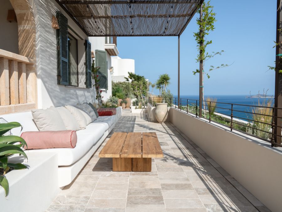Luxury retreat, Casa Llicsó with panoramic sea view in La Corona