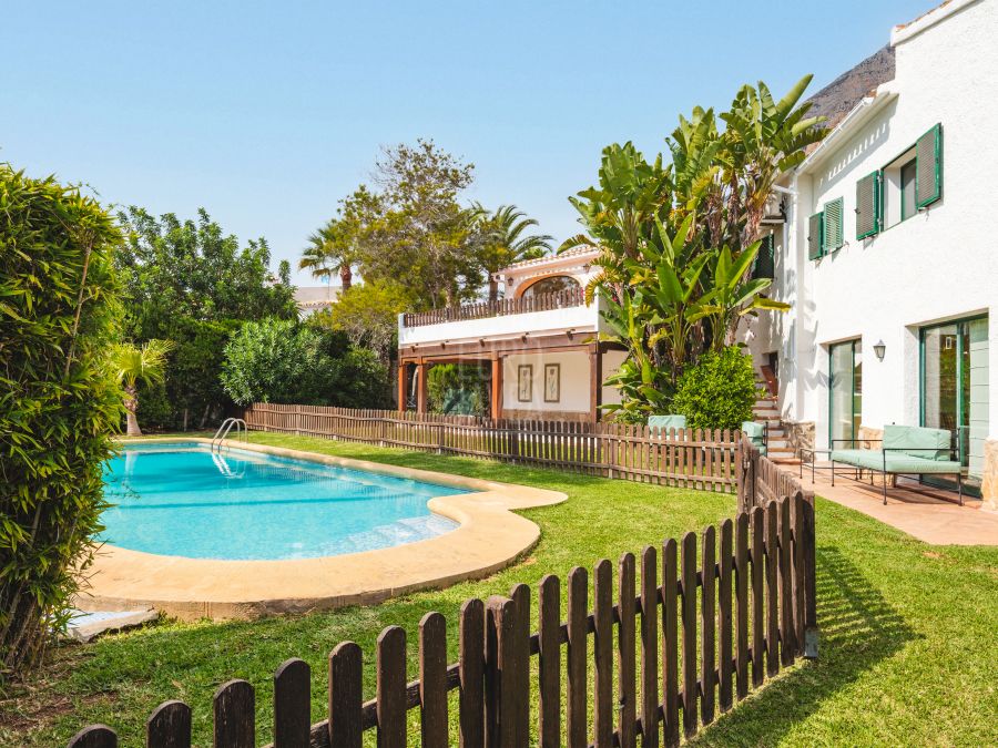 Villa Lucent for sale exclusively in the Montgó area of Jávea