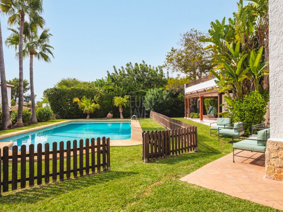 Villa Lucent for sale exclusively in the Montgó area of Jávea