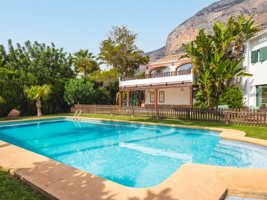 Villa Lucent for sale exclusively in the Montgó area of Jávea