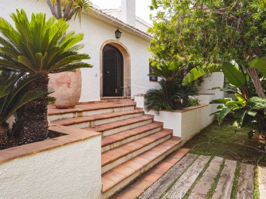 Villa Lucent for sale exclusively in the Montgó area of Jávea
