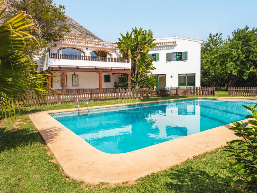 Villa Lucent for sale exclusively in the Montgó area of Jávea