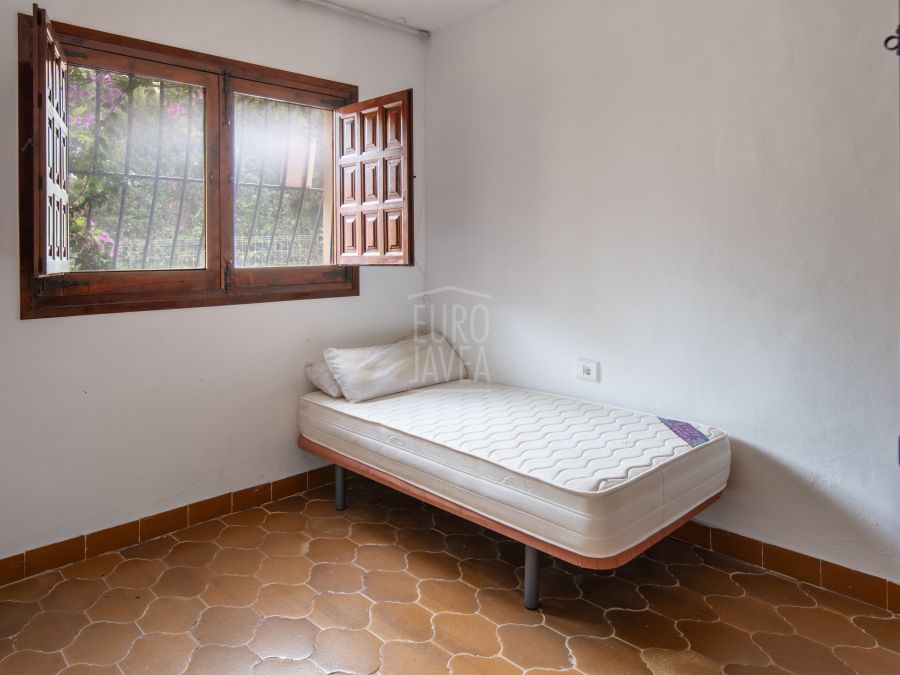 Villa met vergunning voor renovatie en uitbreiding in El Tosalet, Jávea