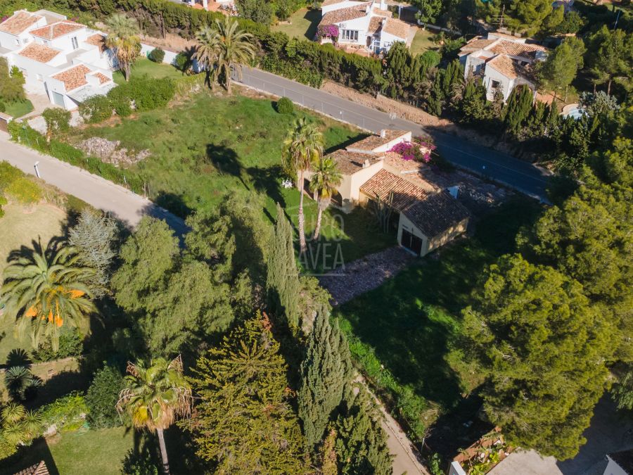 Villa met vergunning voor renovatie en uitbreiding in El Tosalet, Jávea
