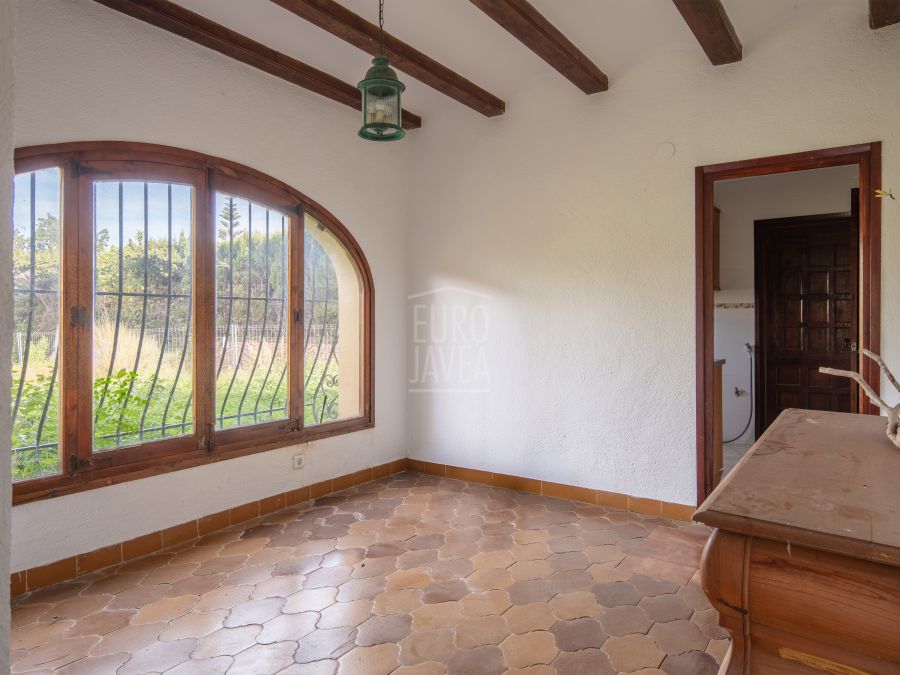 Villa met vergunning voor renovatie en uitbreiding in El Tosalet, Jávea