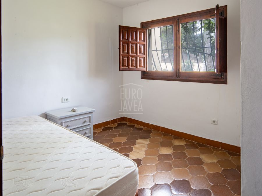 Villa met vergunning voor renovatie en uitbreiding in El Tosalet, Jávea