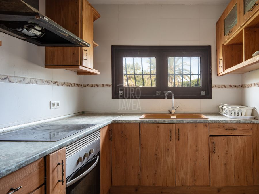 Villa met vergunning voor renovatie en uitbreiding in El Tosalet, Jávea