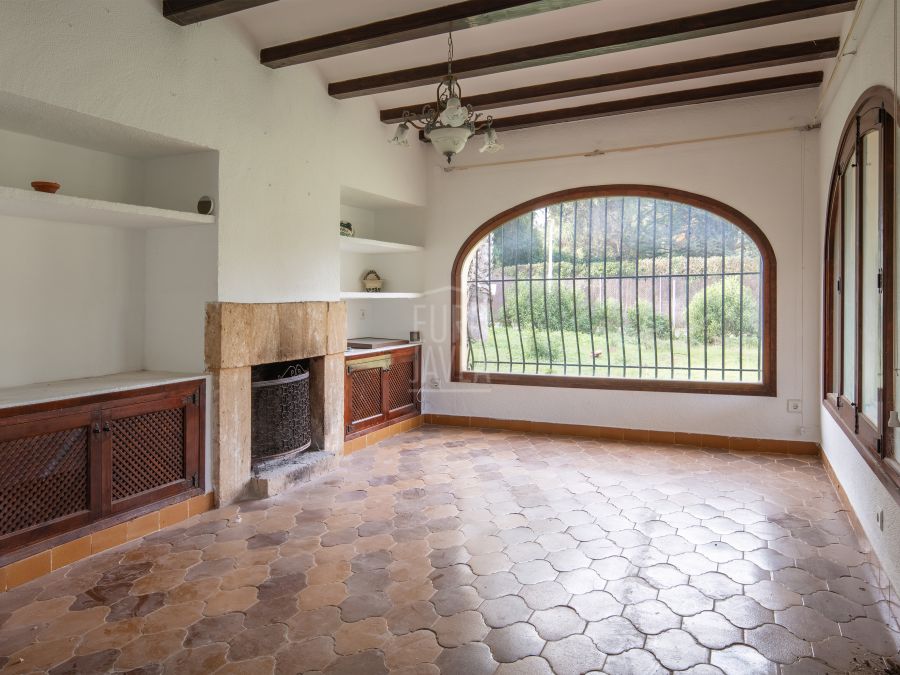 Villa met vergunning voor renovatie en uitbreiding in El Tosalet, Jávea