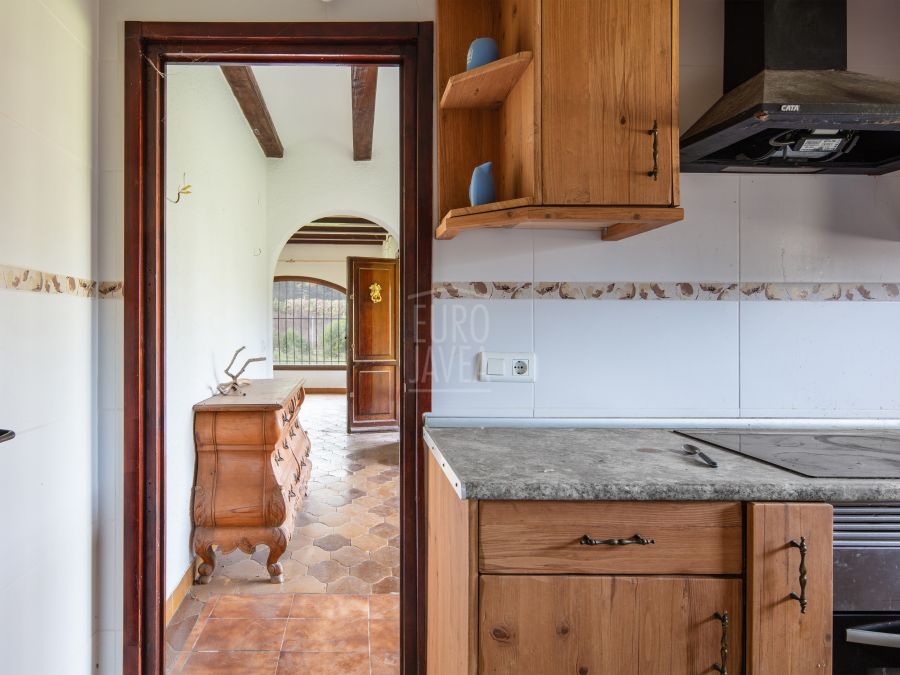 Villa met vergunning voor renovatie en uitbreiding in El Tosalet, Jávea