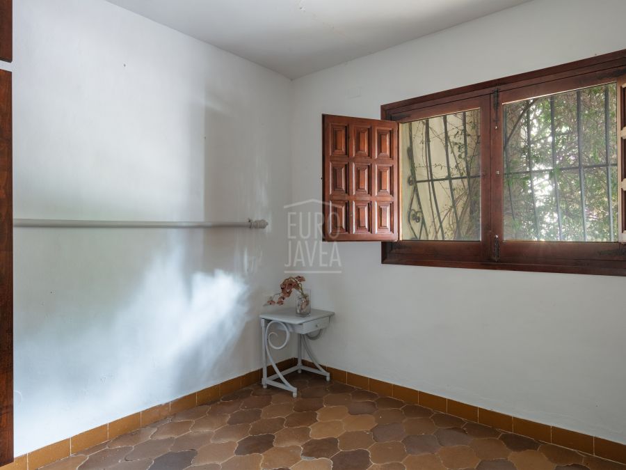 Villa met vergunning voor renovatie en uitbreiding in El Tosalet, Jávea