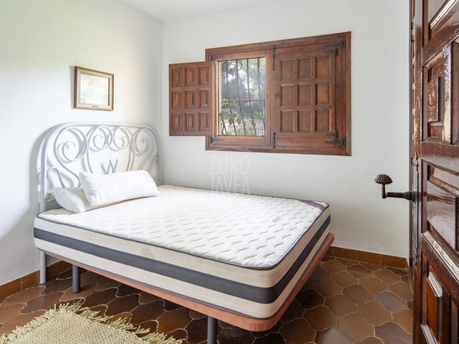 Villa met vergunning voor renovatie en uitbreiding in El Tosalet, Jávea