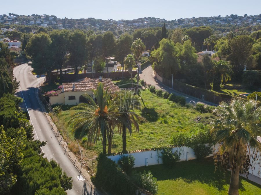 Villa met vergunning voor renovatie en uitbreiding in El Tosalet, Jávea