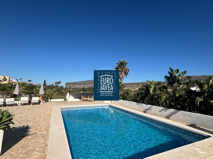 Charmant landhuis met zwembad en mediterrane tuin in Benitachell