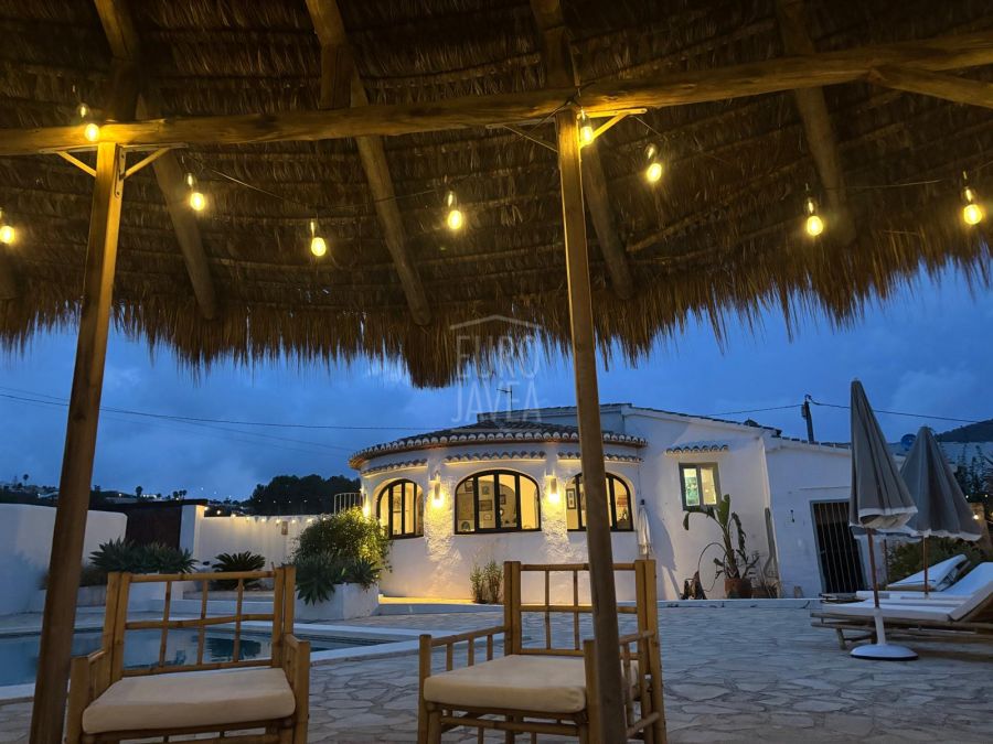 Charmant landhuis met zwembad en mediterrane tuin in Benitachell