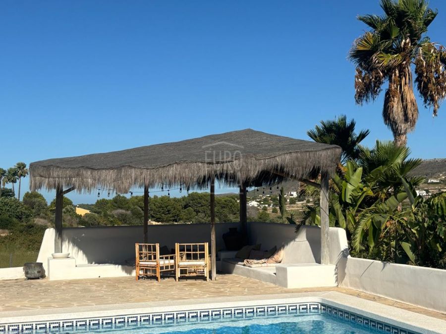 Charmant landhuis met zwembad en mediterrane tuin in Benitachell