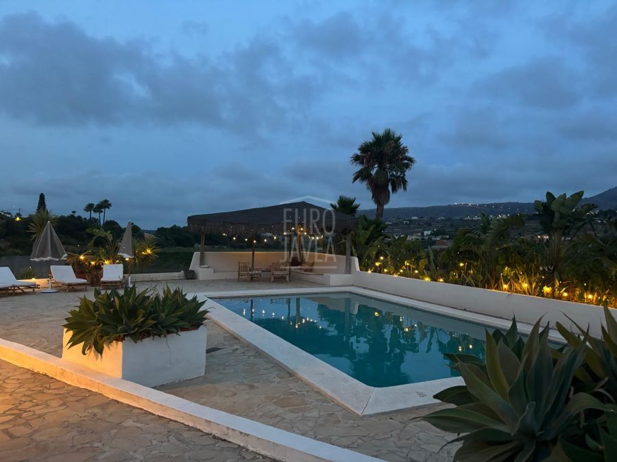 Charmant landhuis met zwembad en mediterrane tuin in Benitachell