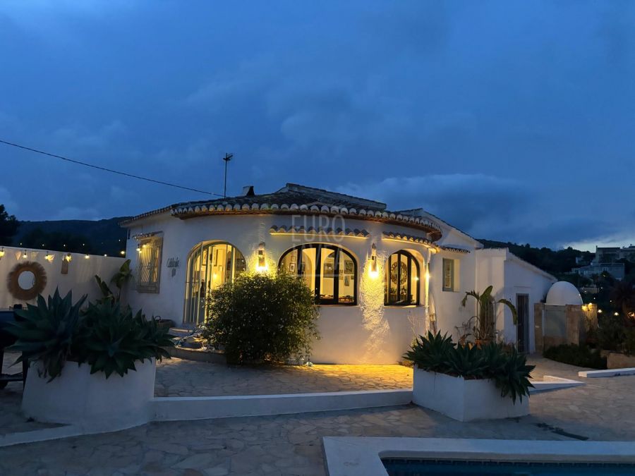 Charmant landhuis met zwembad en mediterrane tuin in Benitachell