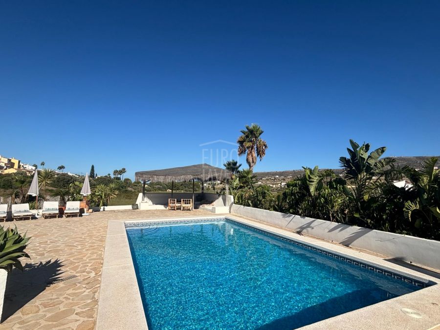 Charmant landhuis met zwembad en mediterrane tuin in Benitachell