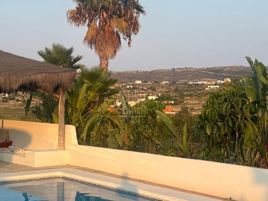 Charmant landhuis met zwembad en mediterrane tuin in Benitachell