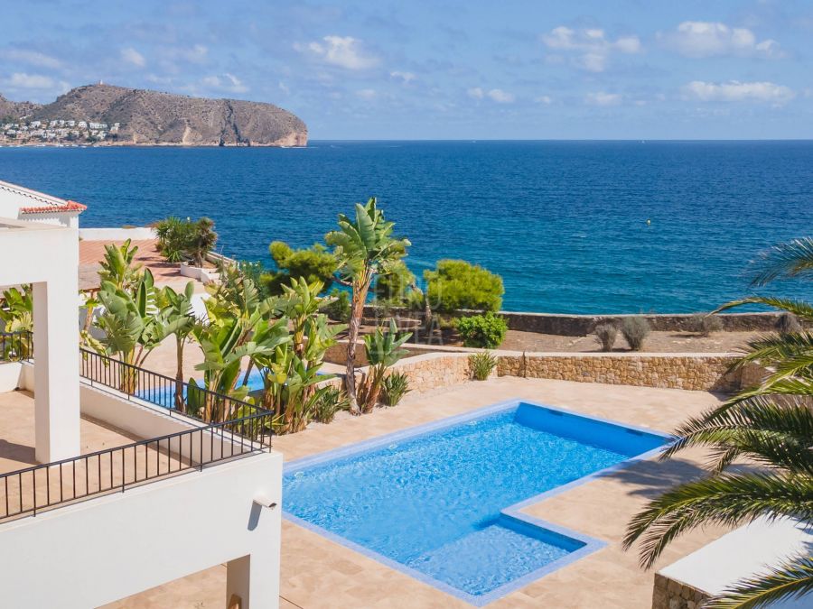 Villa Andrago, élégance méditerranéenne face à la mer à Moraira