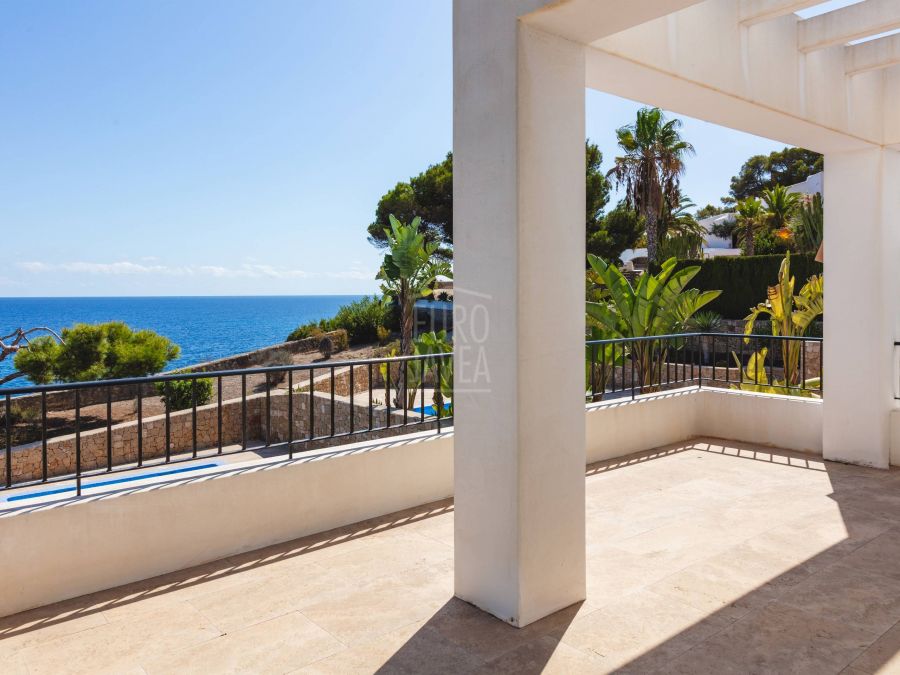 Villa Andrago, élégance méditerranéenne face à la mer à Moraira