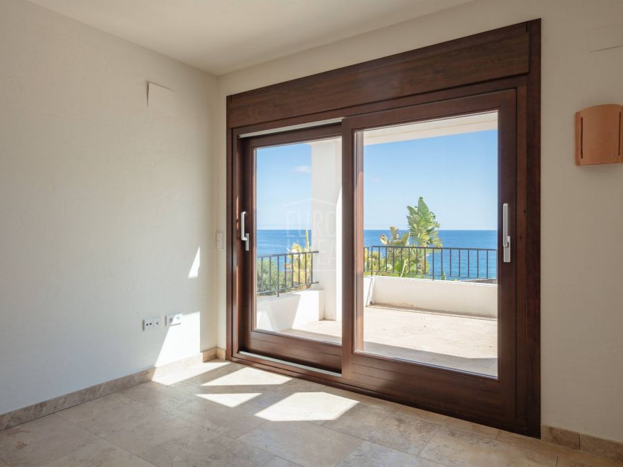 Villa Andrago, élégance méditerranéenne face à la mer à Moraira