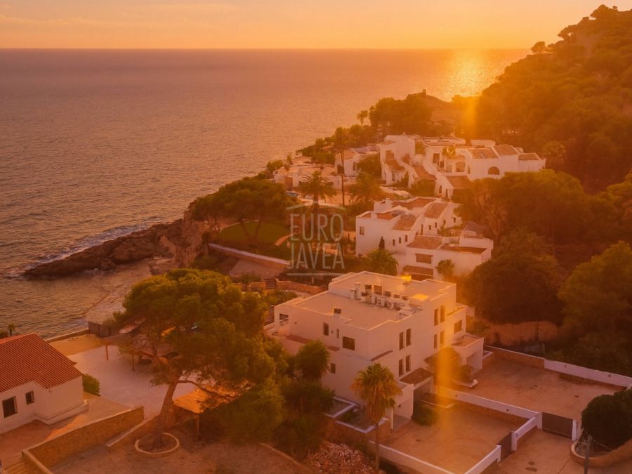 Villa Andrago, élégance méditerranéenne face à la mer à Moraira